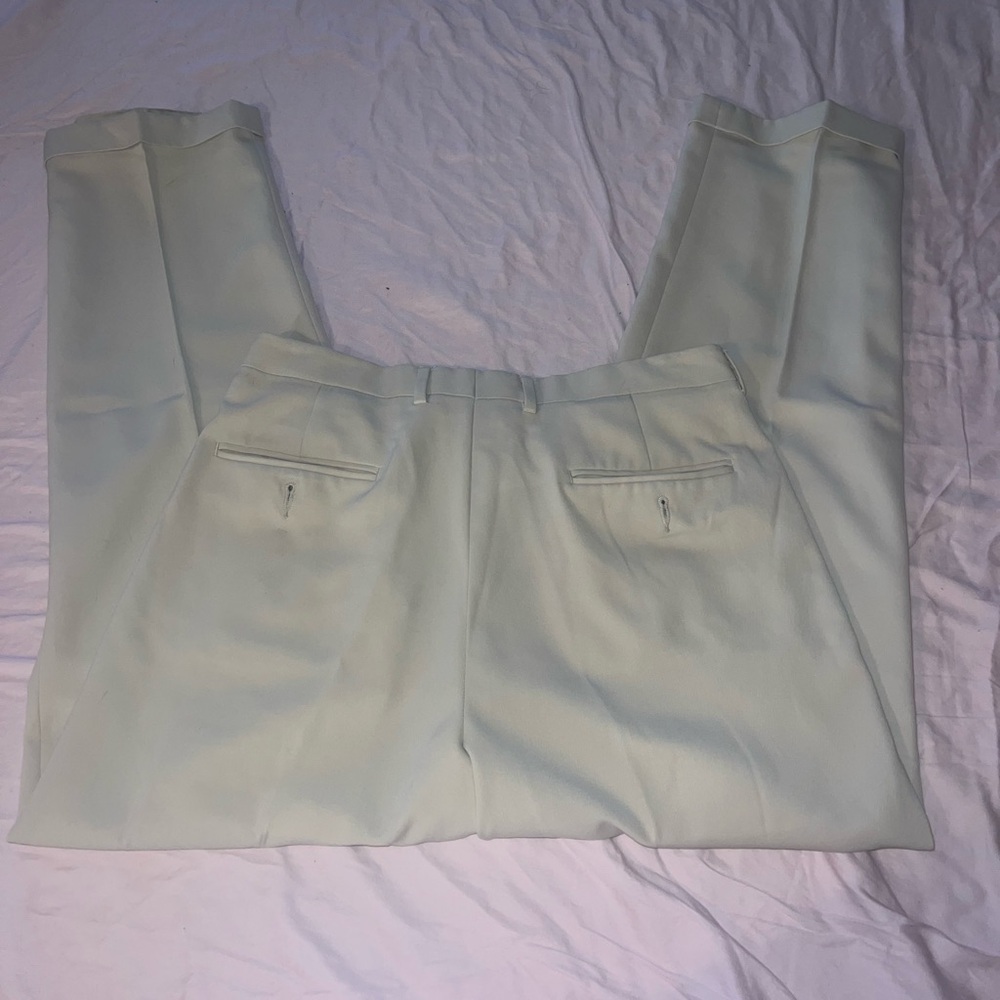 Liz Claiborne khaki trousers. No tag…..guessing like 8ish. - Picture 2 of 2